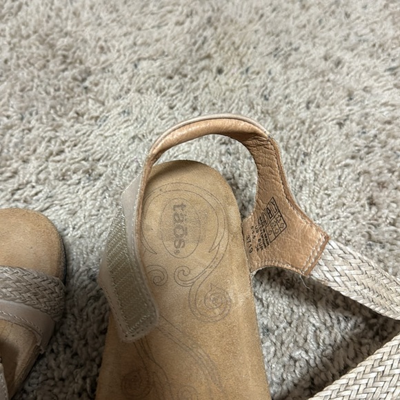 Women’s Taos Sandals.  Tan on color. Size 5-5.5. (36) - Picture 7 of 9